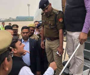 अखिलेश को उड़ने से रोकने में अफसरों के छूटे पसीने, यहां देखें एयरपोर्ट से लेकर सड़क तक पूरा मंजर