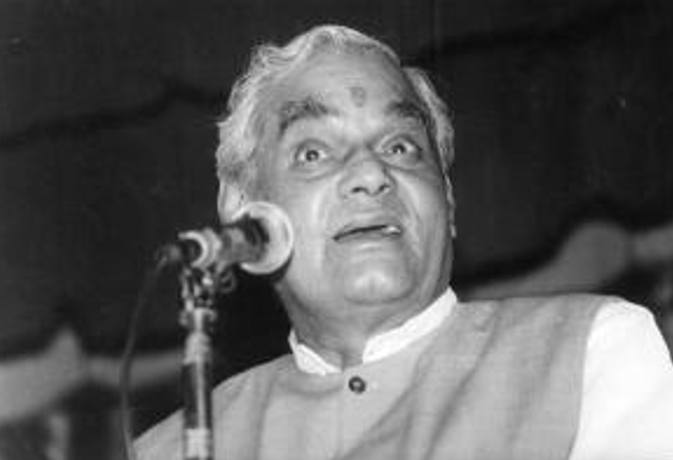 जब मामूली कार्यकर्ता के लिए गाड़ी से उतरे 'अटल बिहारी'
