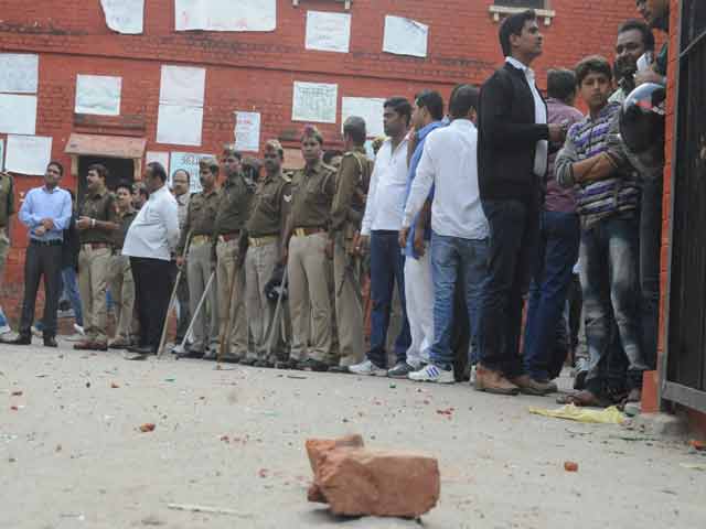 तो इसलिए कैंपस में नहीं रुक रही 'गुंडई'