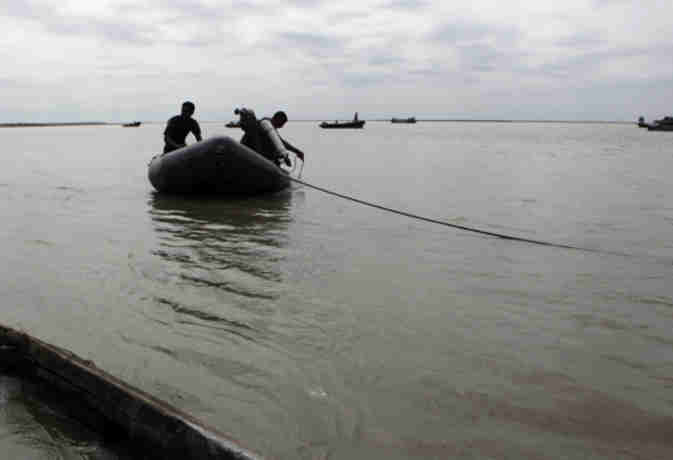 अरब सागर में डूबी नाव : छह मछुआरे तैरकर आए बाहर, एक अभी भी लापता