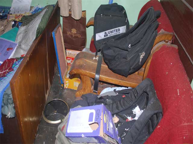 कूरियर आया है! ध्यान से खोलें कहीं ब्लास्ट न हो जाए