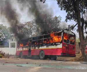 भारत बंद में बड़ी संख्या में जलाई गई रोडवेज बसें, UP सरकार वसूलेगी सार्वजनिक संपत्ति का नुकसान
