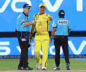 IPL में धोनी को लेवल 2 का पाया गया दोषी, जानें क्रिकेट में किस लेवल पर कितनी मिलती है सजा