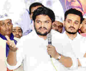 आरक्षण की मांग में हिंसा पड़ी महंगी, कोर्ट ने हार्दिक पटेल संग तीन लोगों को दो साल की जेल की सजा सुनाई