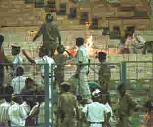 1996 वर्ल्ड कप सेमीफाइनल : जब श्रीलंका से इंडिया को हारता देख फैंस ने कुर्सियों में लगा दी थी आग