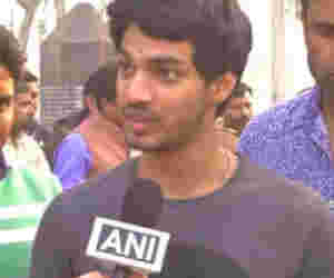 बुलंदशहर गोहत्या मामला : शहीद इंस्पेक्टर के बेटे ने पूछा अब किसके पापा की बारी...सरकार करेगी 50 लाख रुपये की आर्थिक मदद