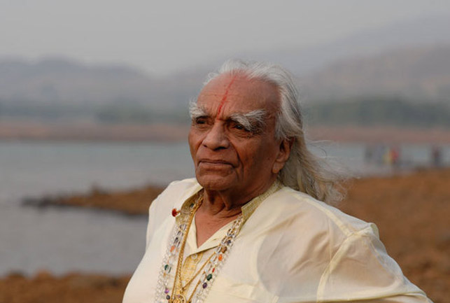معلم اليوجا الهندي Bks Iyengar