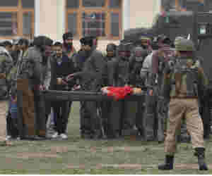 जम्मू-कश्मीर : मुठभेड़ में 3 आतंकी ढेर 1 पुलिसकर्मी शहीद, स्कूल काॅलेज व इंटरनेट सेवाएं हुर्इ बंद