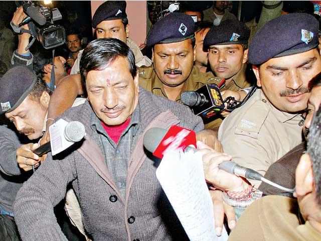 जोशी सस्पेंड और लड़की गायब