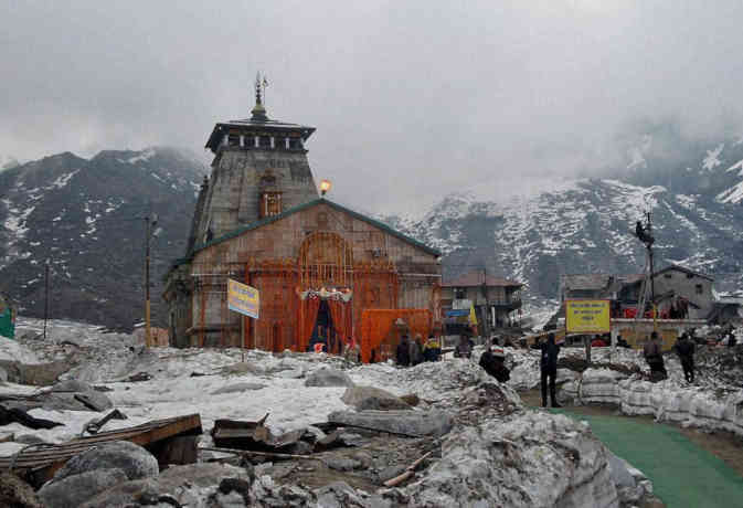 Chardham Yatra : भेष बदलकर पहुंचे DM, सफाई व्यवस्था से नाराज हुए तो चार अफसरों पर गिरी गाज