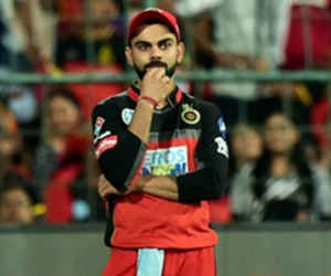 IPL : कोहली करते रहे फैसले का इंतजार मगर क्रिकेट जगत के ये बल्लेबाज हैं ईमानदार, अंपायर के नॉट आउट देने के बावजूद चलते बने