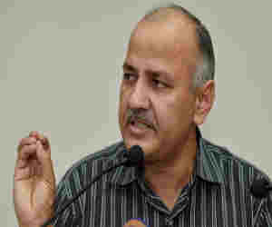 बस चालक के बेटे ने CBSE में किया टाॅप, सरकारी स्कूलों के इन टाॅपर्स को डिप्टी सीएम ने दी बधार्इ