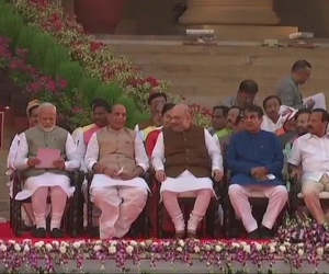 Modi Government 2019 : अमित शाह गृह मंत्री, राजनाथ सिंह रक्षा मंत्री, जानें मोदी सरकार 2 में किसे मिला कौन सा मंत्रालय
