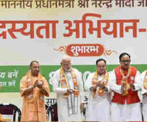 पीएम ने वाराणसी में शुरू किया बीजेपी मेंबरशिप कैंपेन कहा, 'न्यू इंडिया' आगे बढ़ने की दहलीज पर