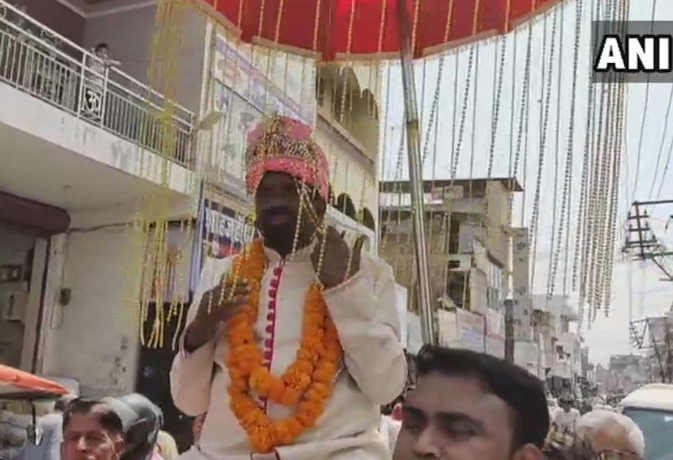 जब दूल्हा बनकर नामांकन कराने पहुंचा ये उम्मीदवार बोला, दुल्हन तो आएगी 28 मई के बाद