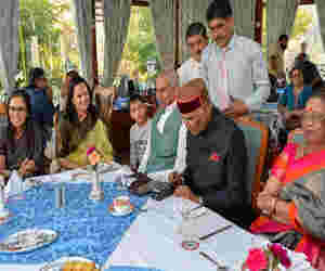 शिमला गए राष्ट्रपति ने रेस्तरां में परिवार संग पी चाय, क्रेडिट कार्ड से किया बिल का भुगतान
