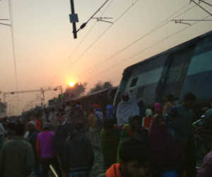 बिहार में Derail हुर्इ सीमांचल एक्सप्रेस : 9 डिब्बे पटरी से उतरे अब तक 6 लोगों की मौत, हेल्पलाइन नंबर जारी