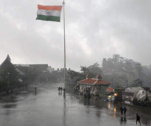 मौसम : दिल्ली यूपी में आंधी-तूफान, उत्तराखंड में गिरेंगे ओले और पूर्वोत्तर में भारी बारिश