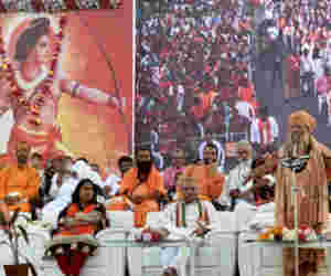 दिल्ली धर्मसभा में उठी मांग, शीतकालीन सत्र में ही राम मंदिर निर्माण के लिए कानून लाए सरकार