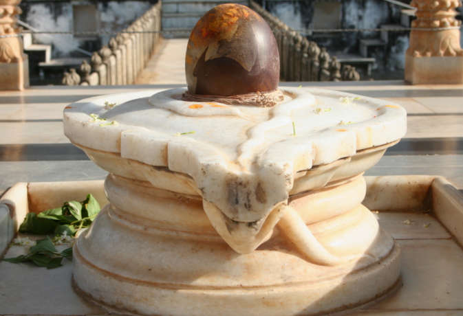 Shravan 2019: राशि के अनुसार पहले सोमवार पर ऐसे करें शिव उपासना, मिलेगा उत्तम फल
