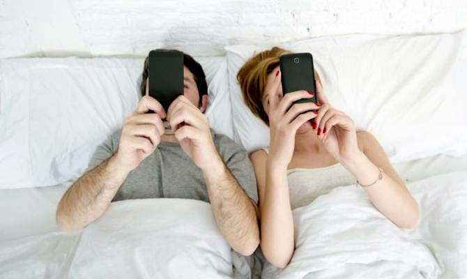 Image result for partner ka phon ka chek krna