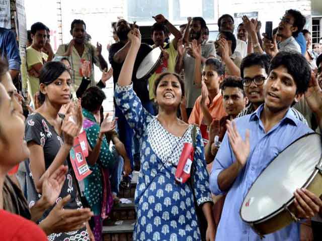 मैदान से पहले pavilion में 'power play'