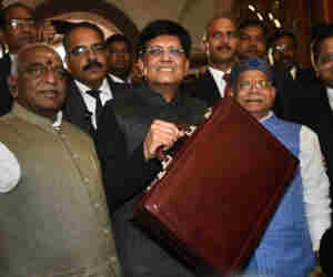 Antrim Aam Budget 2019 : 5 लाख तक आय वालों को नहीं देना होगा टैक्स, इनकम टैक्स में छूट की सीमा हुर्इ दोगुनी