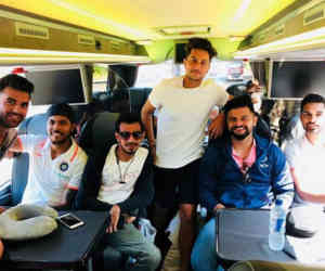 बस में बैठकर दूसरा मैच खेलने जा रही टीम इंडिया, देखिए खिलाड़ियों ने रास्ते में क्या-क्या किया