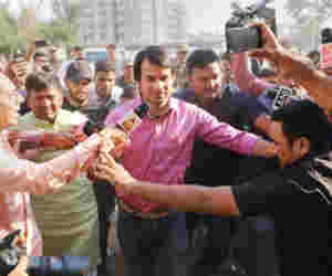 पापा लालू के मनाने पर भी तेज प्रताप नहीं माने, ऐश्वर्या राय को तलाक देने की बात पर जमे रहे
