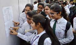 UP Board Result 2017: 10वीं और 12वीं के कुल 60 लाख स्टूडेंट्स का आज आएगा रिजल्ट, यहां मिलेगा पल-पल अपडेट