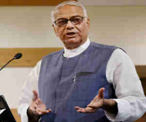 वरिष्ठ नेता यशवंत सिन्हा ने तोड़ा BJP से नाता, दूसरी पार्टियों के लिए किया ये बड़ा इशारा