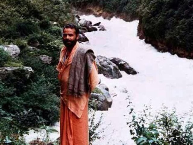 PM Modi in Kedarnath : जानिए उस रुद्र गुफा के बारे में जहां ध्यान लगा ...