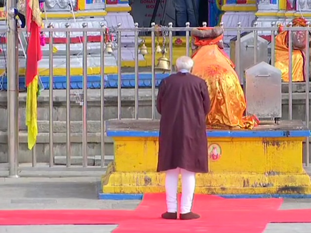 रुद्र गुफा में ध्यान के बाद बद्रीनाथ पहुंचे पीएम मोदी, लोगों से की मुलाकात