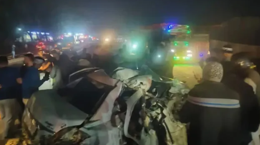 😢दर्दनाक हादसे में 6 लोगों की मौत - ShareChat