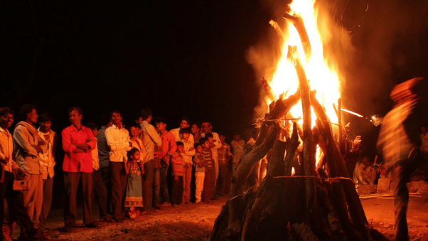 Holi Kab Hai 2026: 3 या 4 मार्च? होली की तारीख को लेकर दूर करें कन्फ्यूजन,  चंद्रग्रहण के कारण बदली डेट