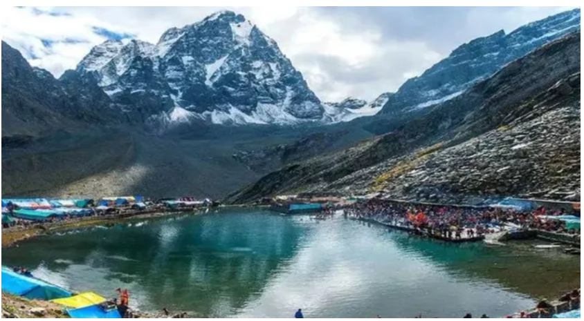 हिमाचल में भारी हिमपात के कारण मणिमहेश यात्रा पर रोक, नियमों के उल्लंघन ...