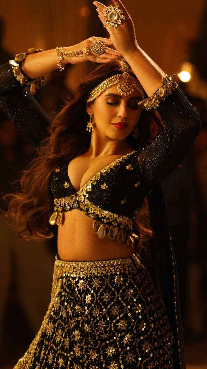 हैवी ब्रेस्ट दिखेंगी खूबसूरत, पहनें Huma जैसे ब्लाउज