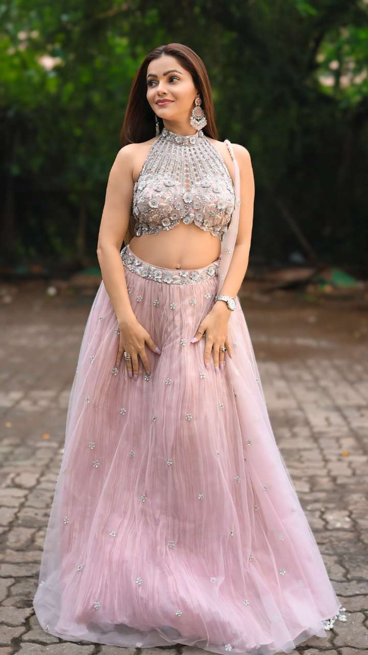 2 बच्चों की मां Rubina जैसी ड्रेसेज पहनकर लगेंगी Queen