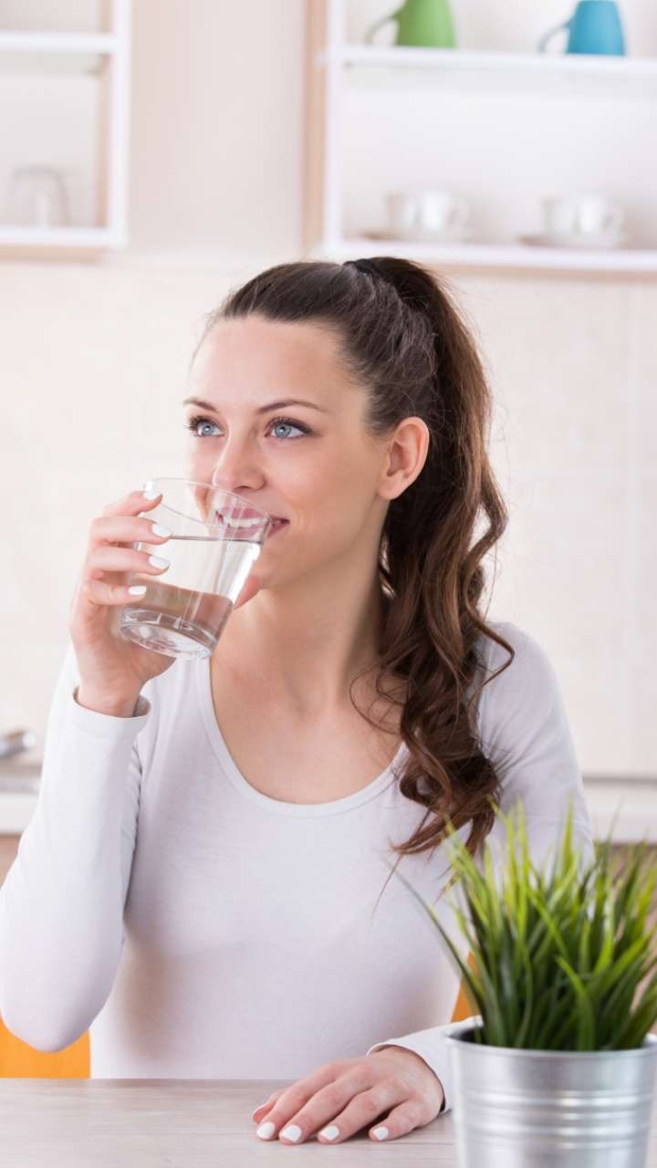 खाना खाने के तुरंत बाद पानी पीने से सेहत को हो सकते हैं ये नुकसान