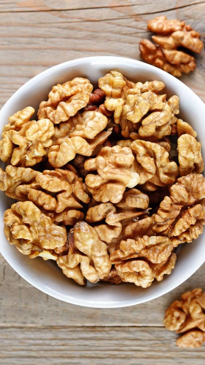 सुबह खाली पेट भीगे अखरोट खाने से शरीर को होंगे ये अनोखे फायदे