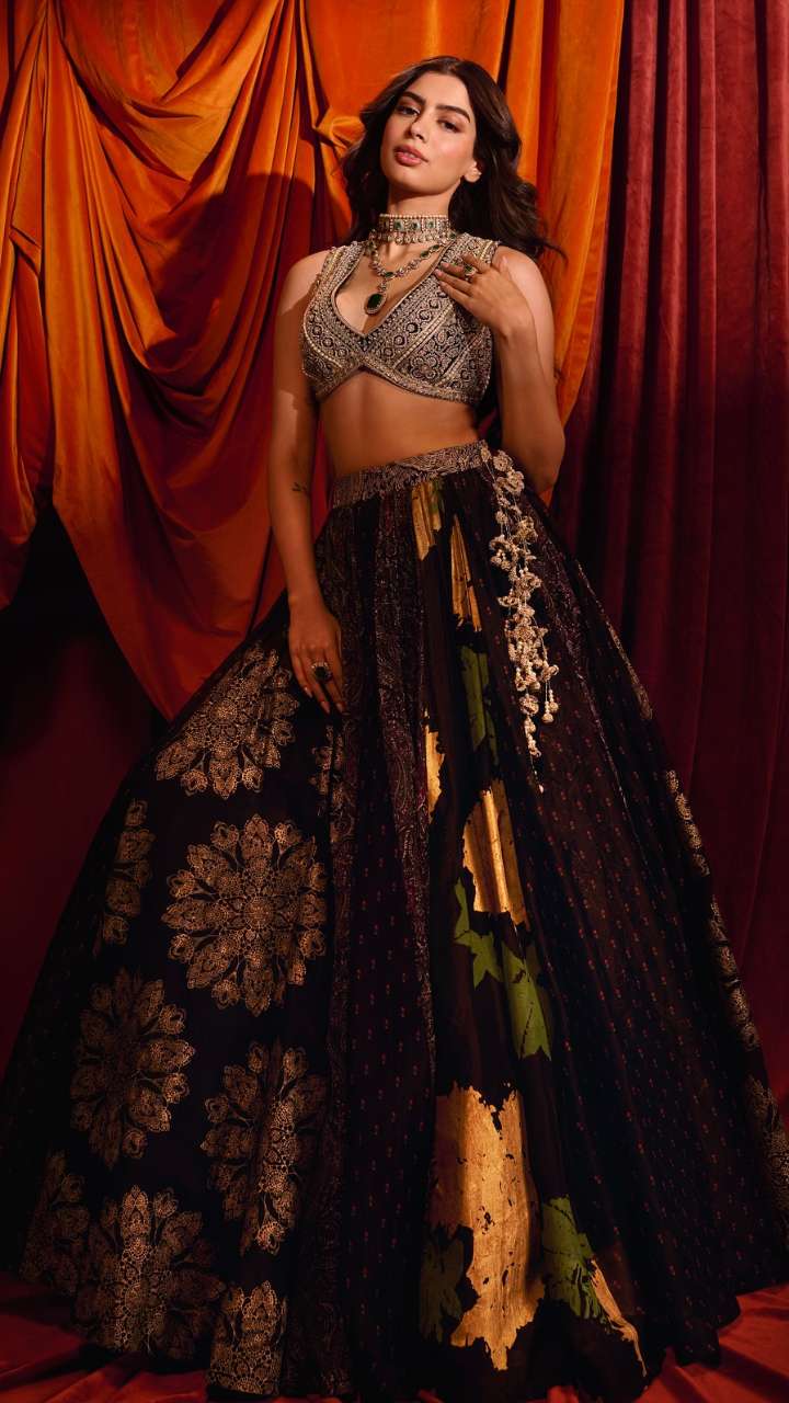 हर फंक्शन में दिखेंगी गॉर्जियस, पहनें खुशी कपूर जैसी ड्रेसेज