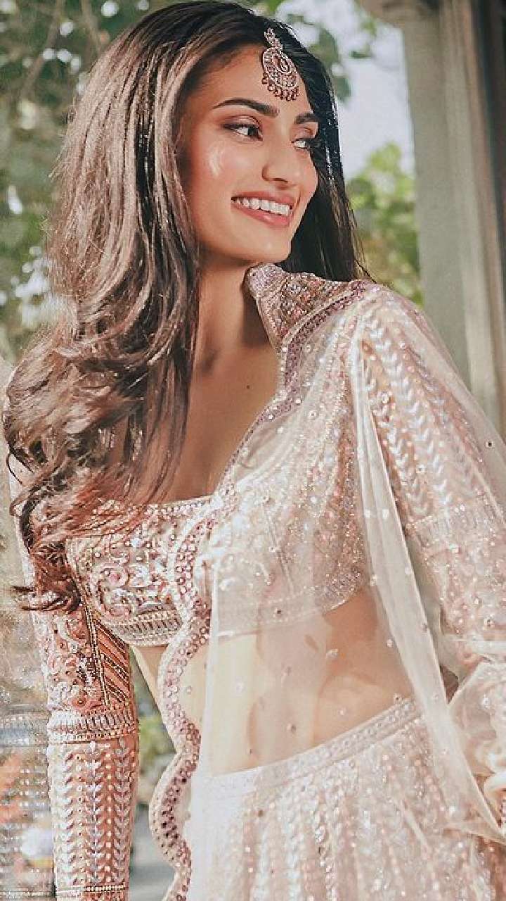 ब्राइड टू बी Athiya Shetty का इंडियन कलेक्शन है बेहद शानदार