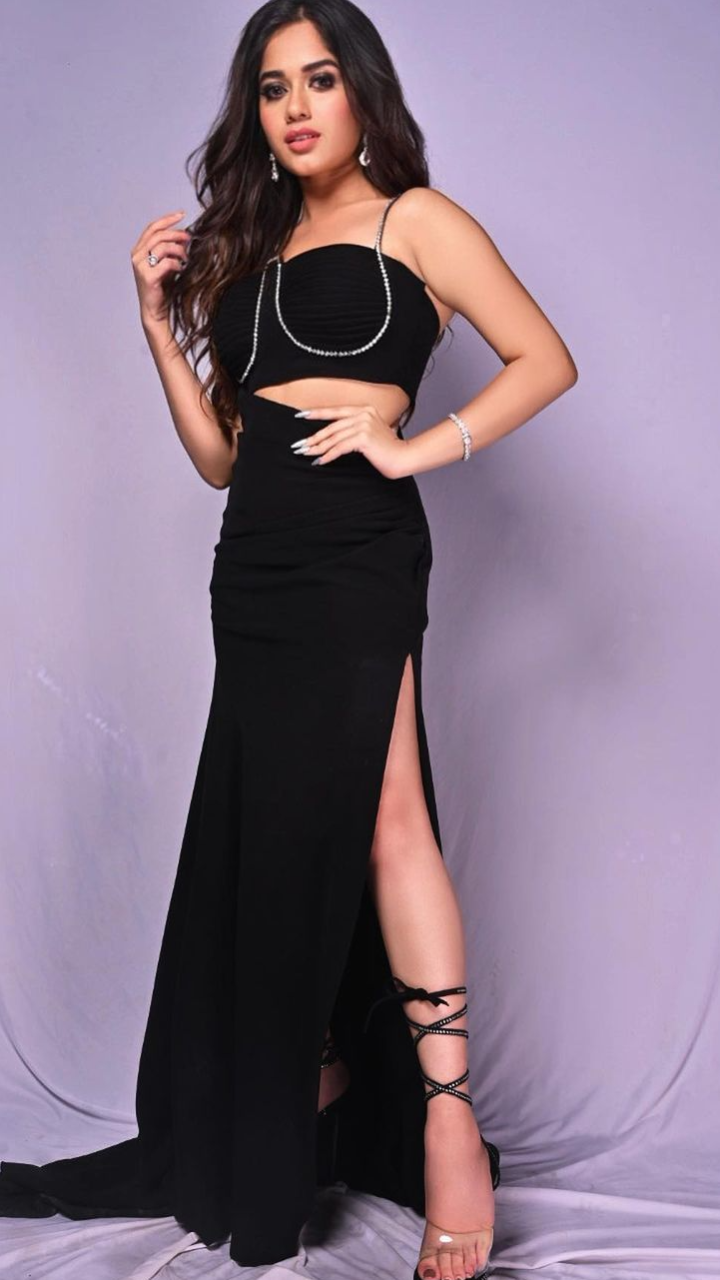 Jannat zubair in black dress clearance