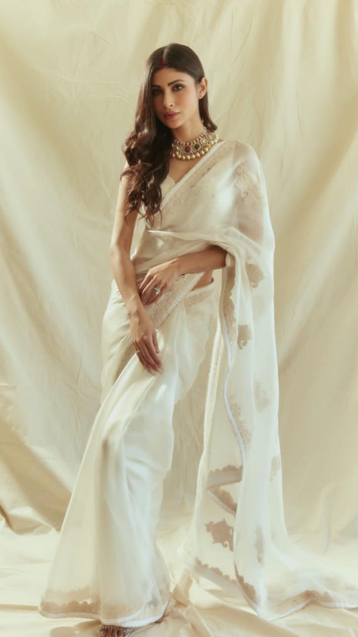 Mouni Roy looking hot is white saree see latest photos
