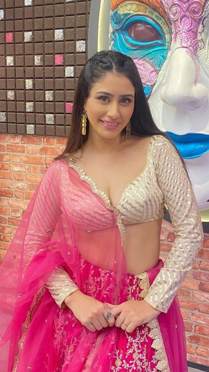 warina hussain sexy photo 