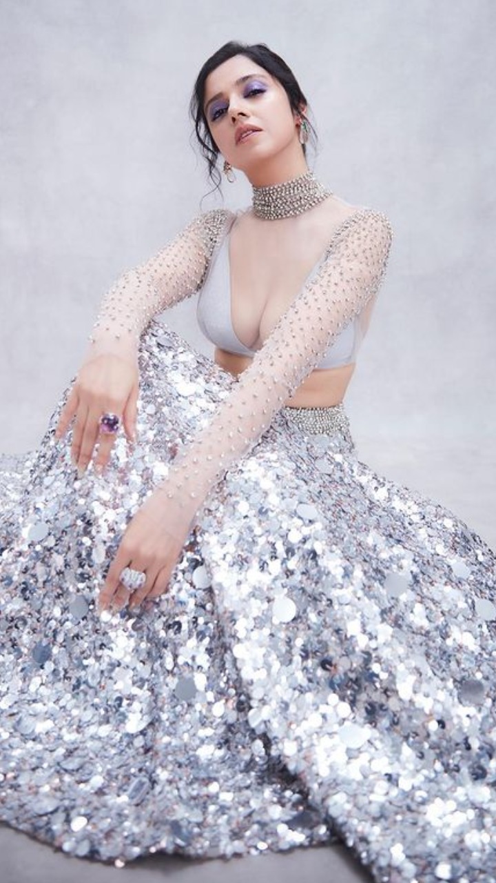divya khosla hot look 