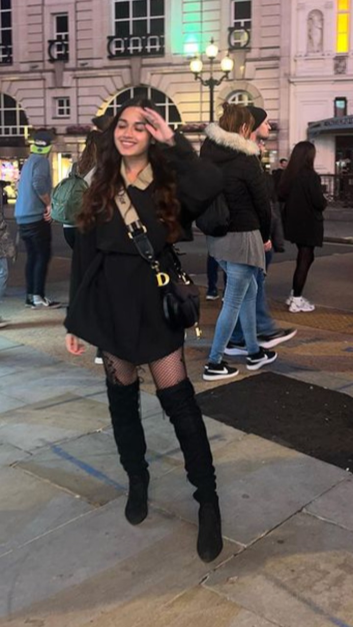Jannat Zubair shares stunning pictures in black outfit