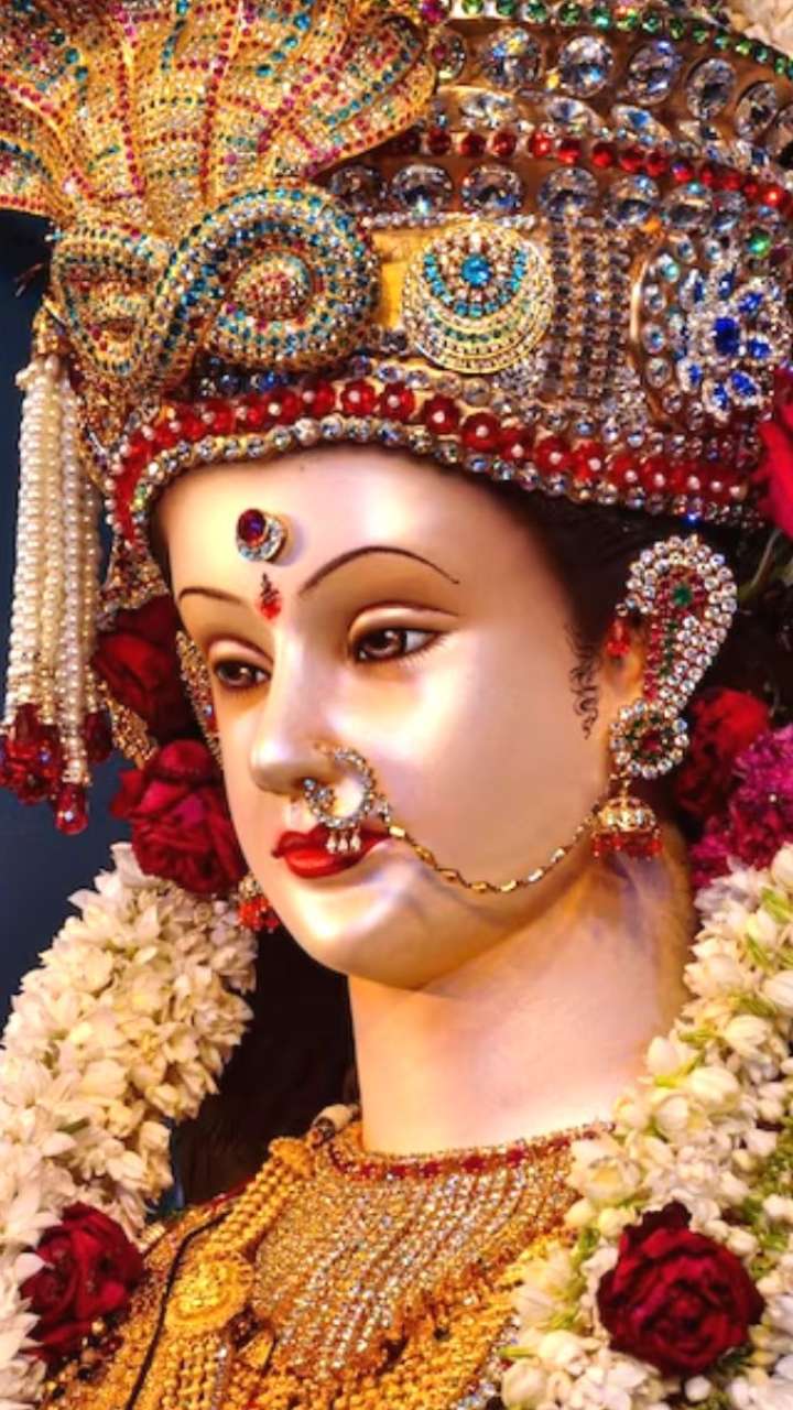 मां दुर्गा को प्रसन्न करने के लिए करें इन 4 मंत्रों का जाप