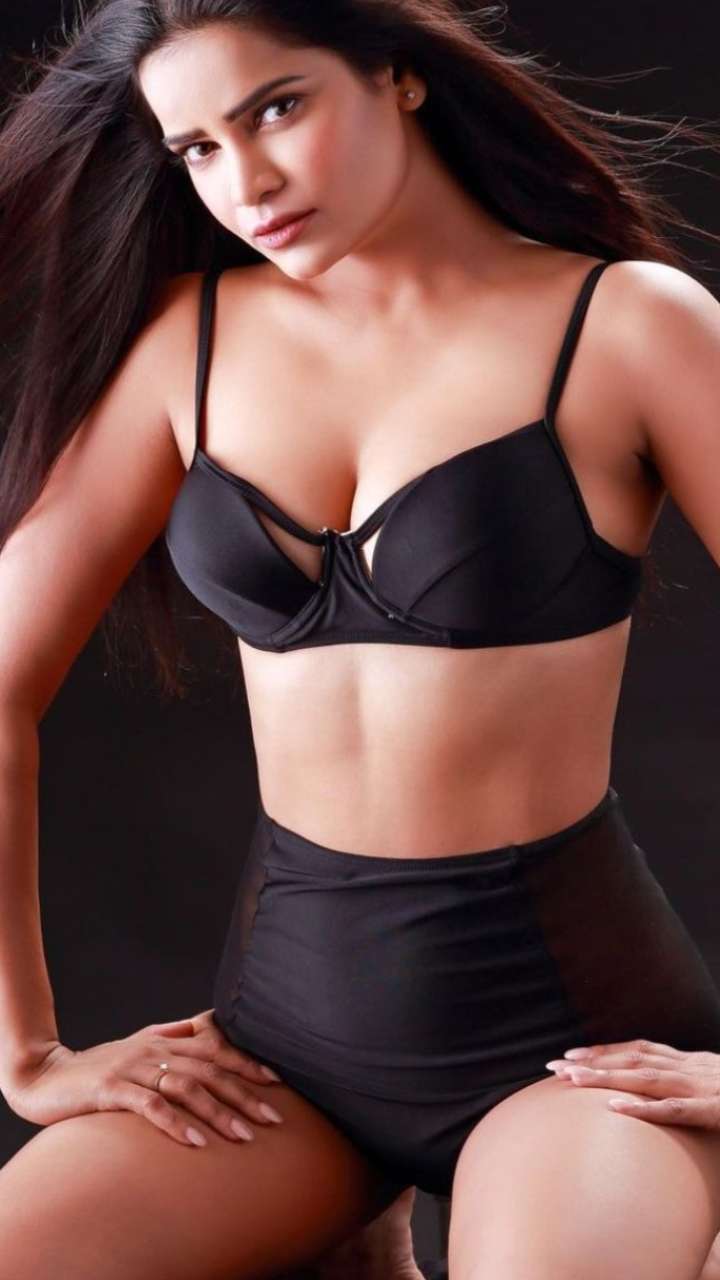 अर्चना गौतम के हॉट लुक देख मचल जाएंगे आप