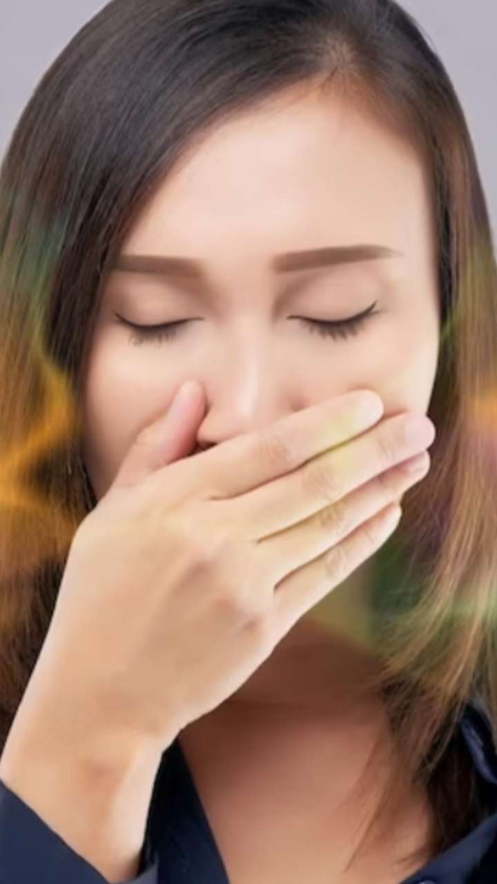 World Oral Health Day 2023: सांसों की बदबू के लिए उपाय
